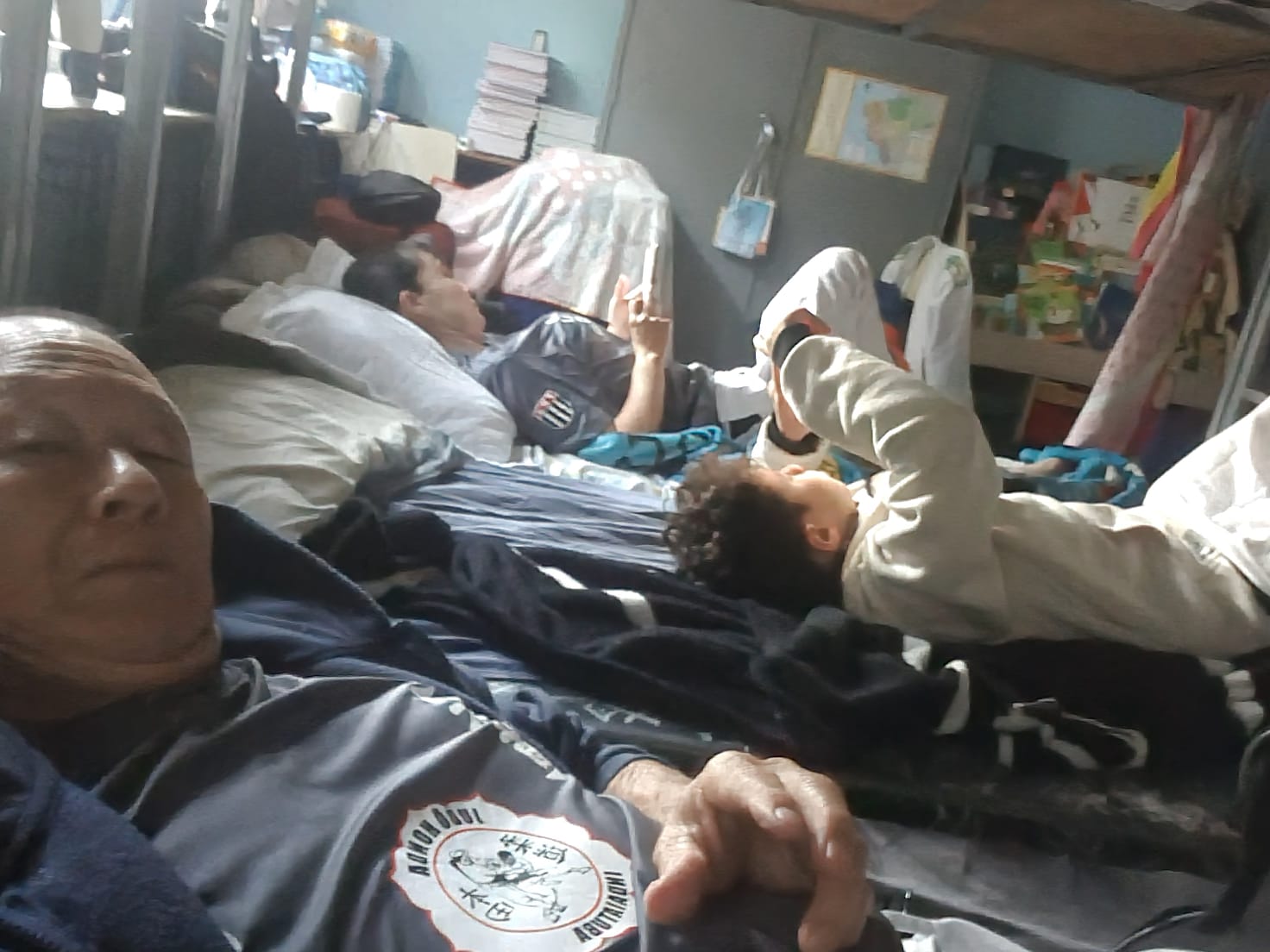 Sensei Sergio Honda descansando no alojamento do 5º Kangueiko de Aguaí, na manhã da sexta-feira